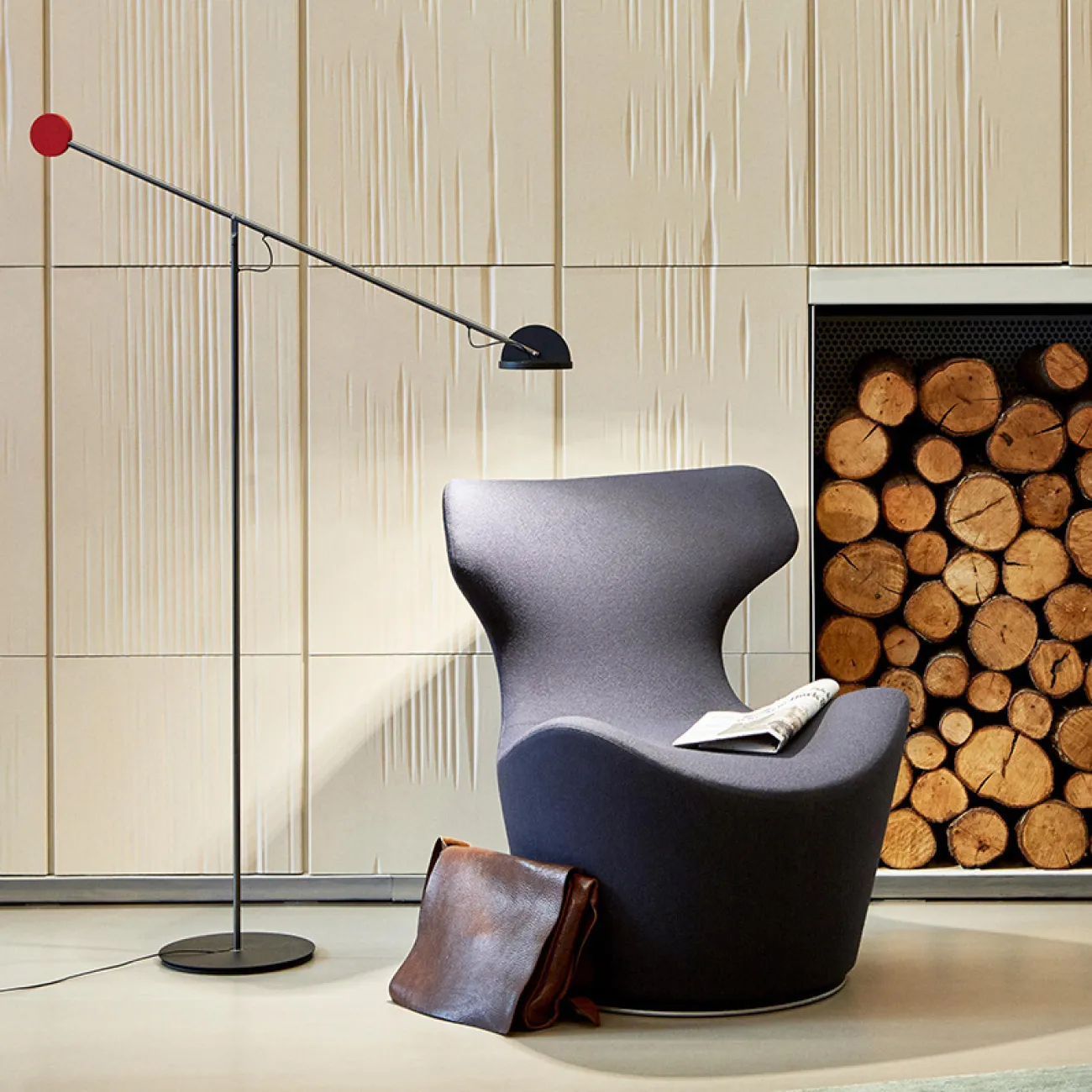 Торшер с дискообразным плафоном на подвижной штанге с красным наконечником DUKE