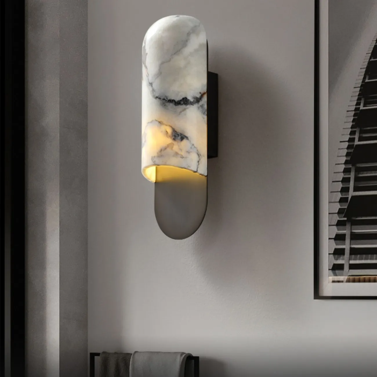 Серия настенных светильников с выгнутым округлым рассеивателем из натурального мрамора VILHO Brass