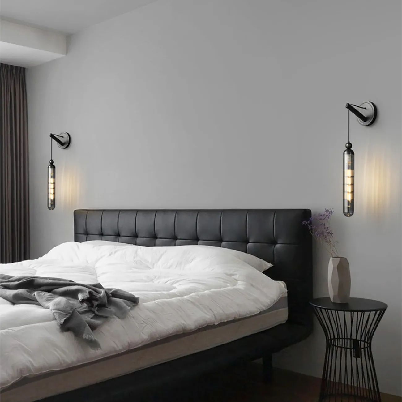 Серия настенных светильников с цилиндрическим рассеивателем из рельефного стекла в латунном корпусе с клипом LEINO WALL Brass