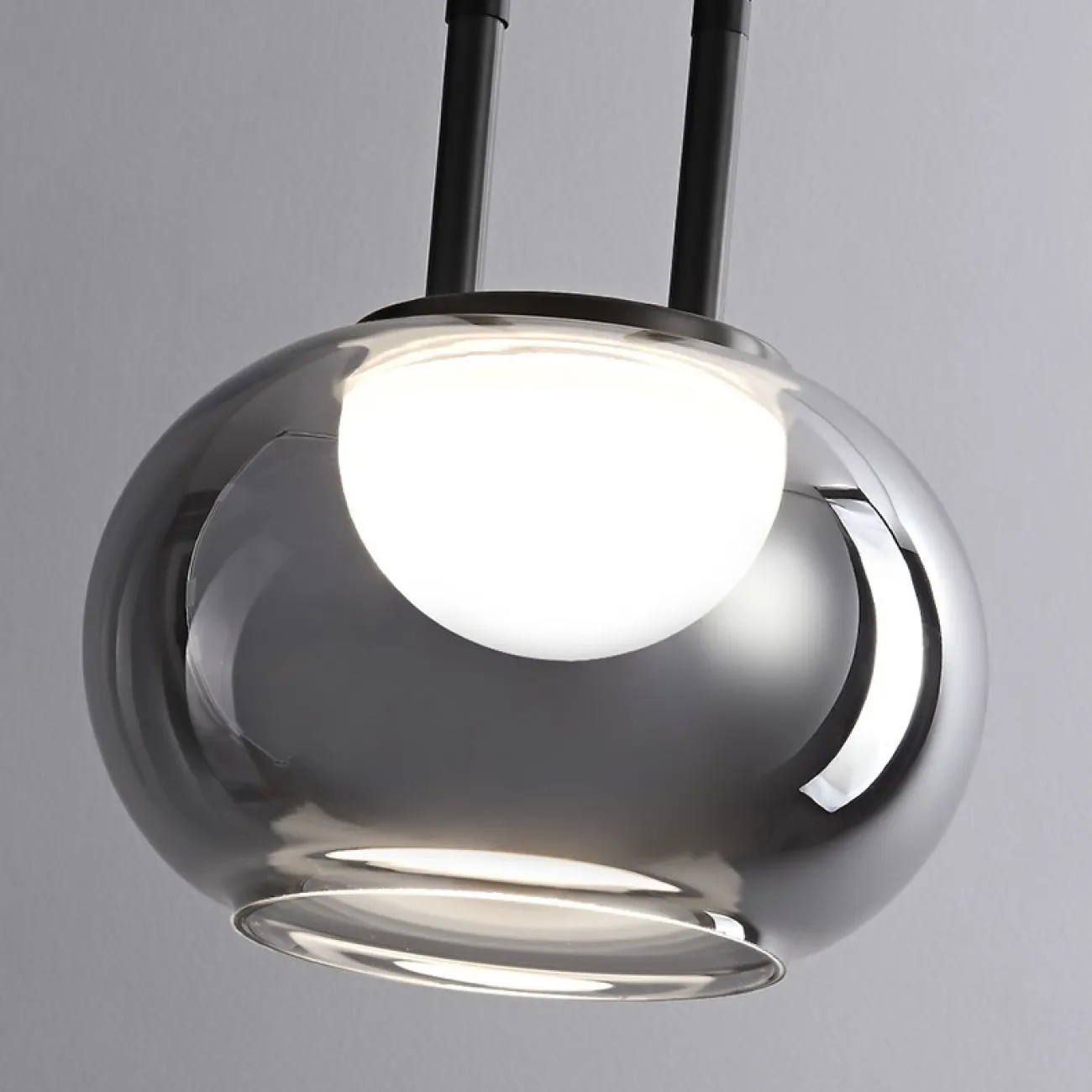 Готовая комбинация подвесных светодиодных светильников c тремя шаровидными плафонами в дымчатых абажурах из стекла HANSERIC TRIO