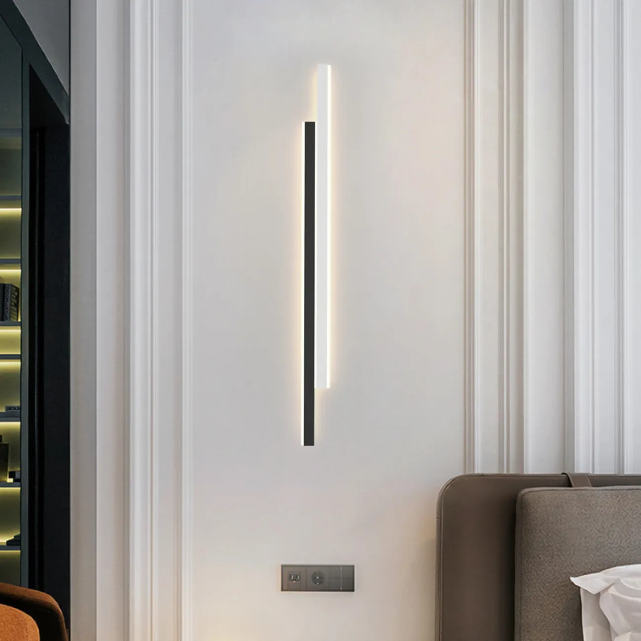 Настенный светильник с черно-белым корпусом в виде двух разноуровневых прямоугольных пластин с LED-подсветкой RIKKA H120 Трехцветный свет