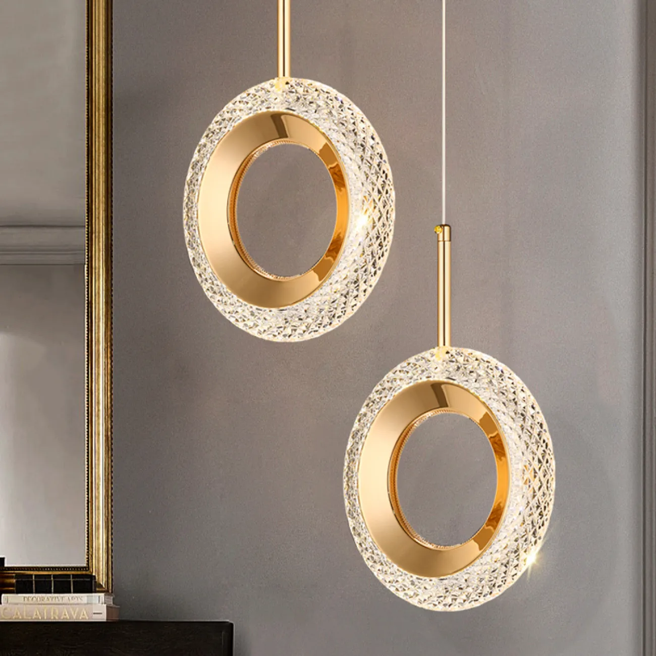 Готовая комбинация подвесных светодиодных светильников с рельефным корпусом в форме колец KEZIA DUO RING Трехцветный свет