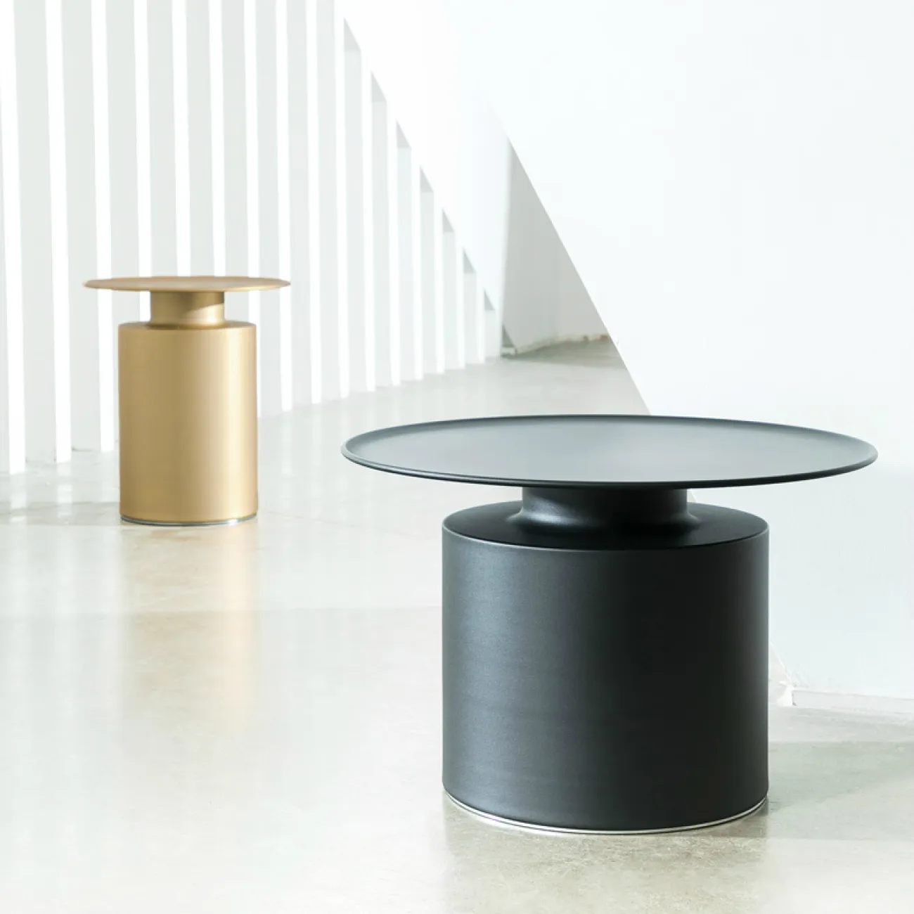 Дизайнерский журнальный столик LaLume-AP00228