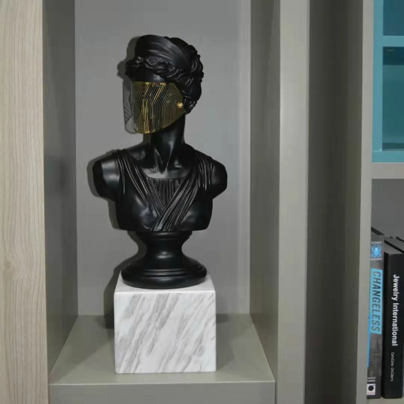 Дизайнерская скульптура женщины LaLume-SKT00110 Дизайнерская скульптура женщины LaLume-SKT00110