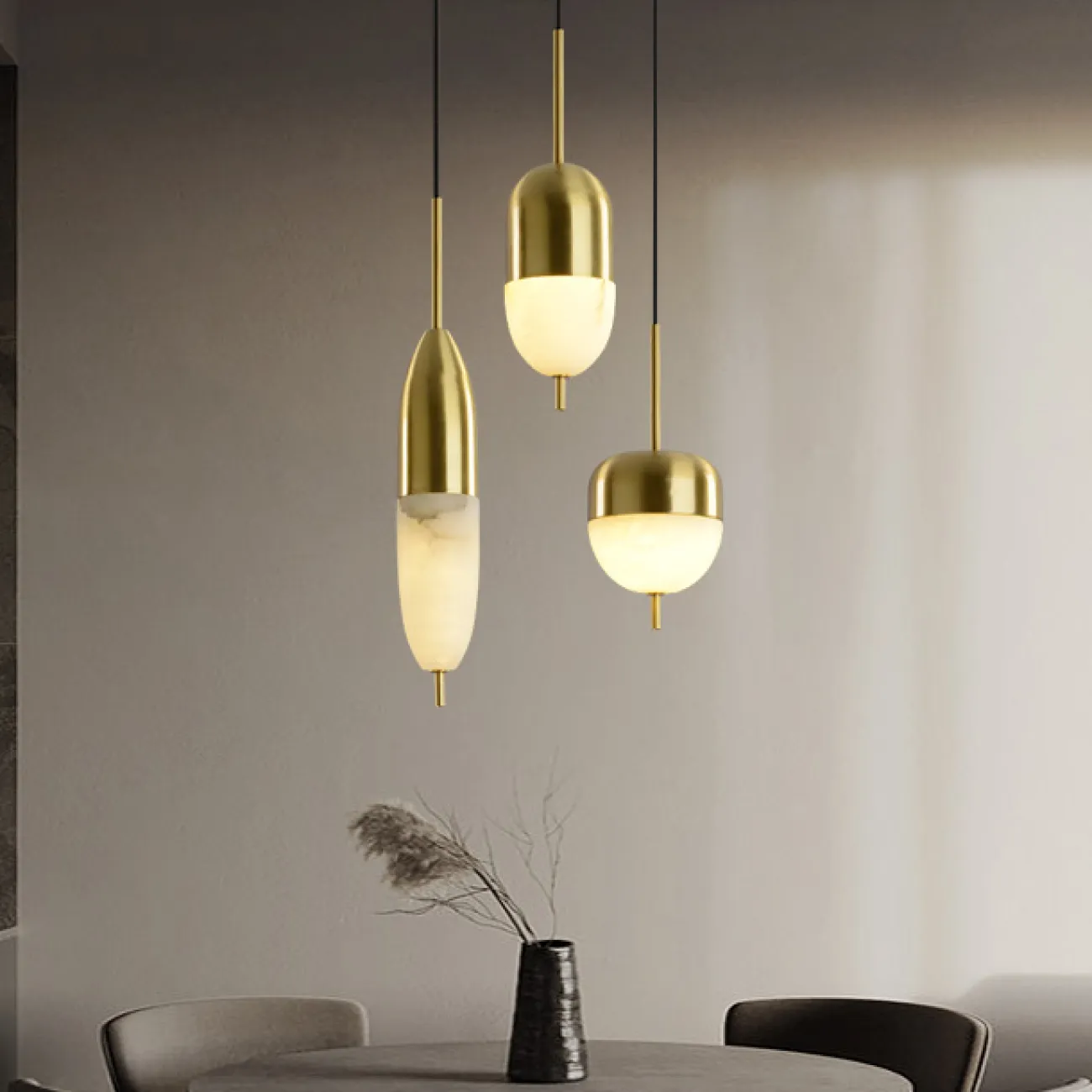 Готовая комбинация подвесных светодиодных светильников с тремя округлыми плафонами из натурального белого мрамора MALLE TRIO D40