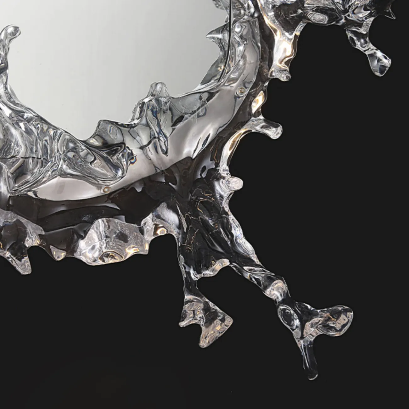 Настенный светильник-зеркало с LED-подсветкой по контуру корпуса с прозрачными рассеивателями, стилизованными под брызги воды ILLUSION D66