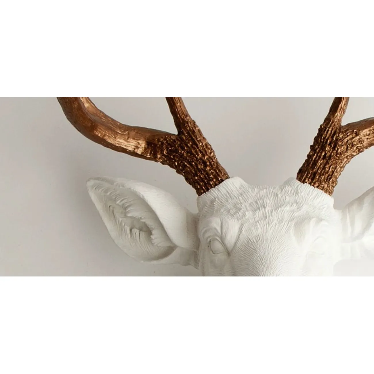Голова оленя - Белая с бронзовыми рогами от LaLume Голова оленя - Белая с бронзовыми рогами от LaLume