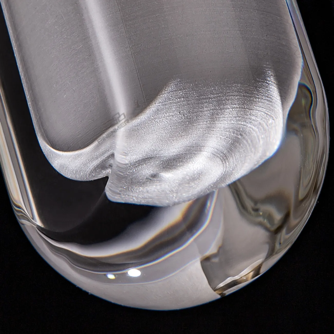 Готовая комбинация подвесных светильников с белым плафонами в скругленных хрустальных слитках NELLY COMBO D30