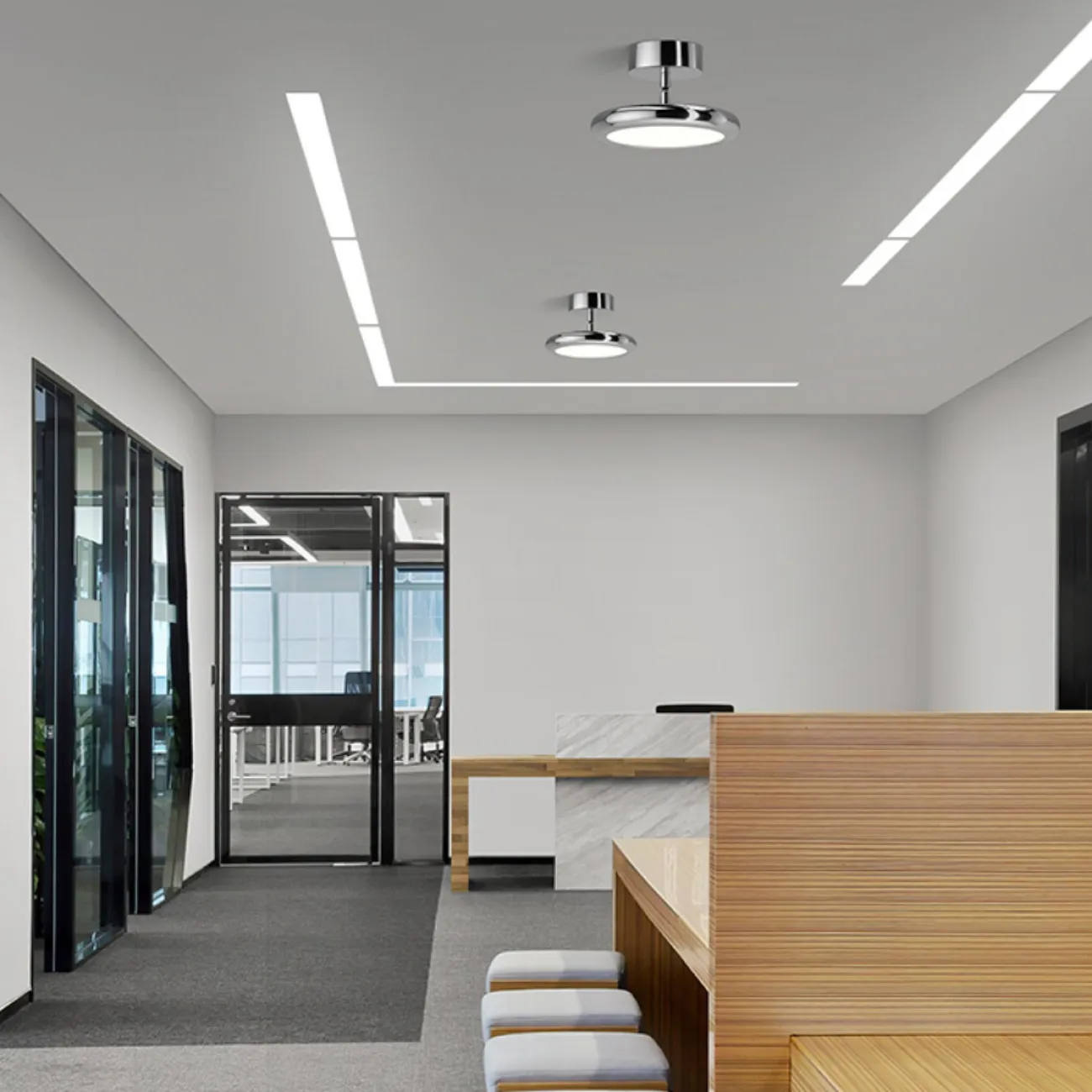 Серия точечных светодиодных светильников с дисковидным корпусом на вертикальной стойке с поворотным механизмом SKOLL Chrome 4000К Серия точечных светодиодных светильников с дисковидным корпусом на вертикальной стойке с поворотным механизмом SKOLL Chrome 4000К