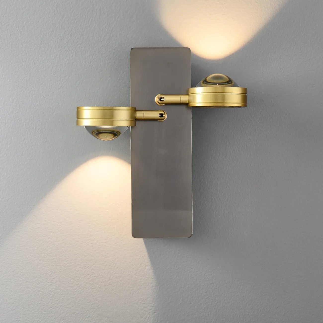 Настенный светодиодных светильник с точечными источниками в поворотных кольцах с оптическими линзами RASMUND L2 Настенный светодиодных светильник с точечными источниками в поворотных кольцах с оптическими линзами RASMUND L2