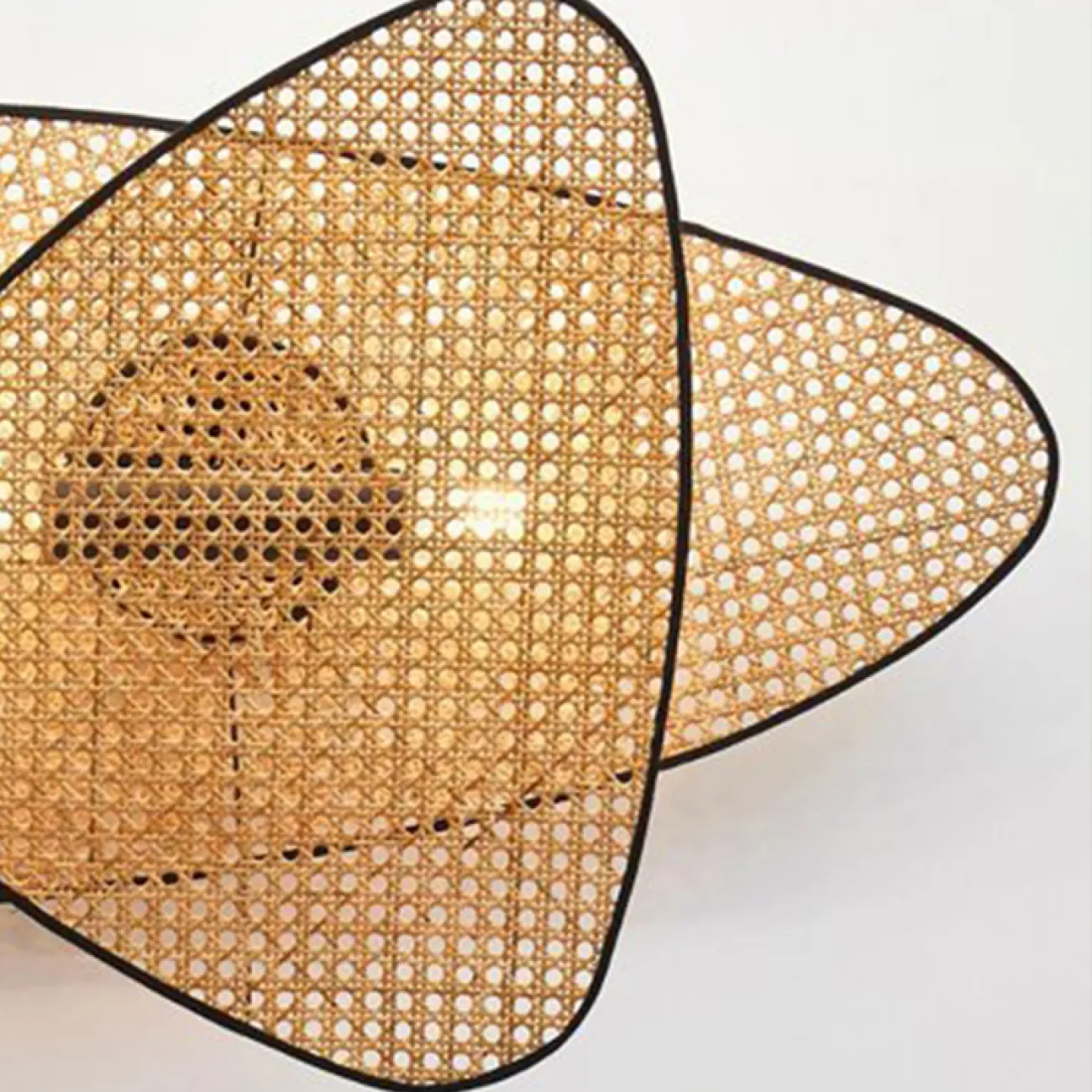 Серия настенных светильников с треугольными рассеивателями из бамбукового плетения RAVDNA WALL L33 Серия настенных светильников с треугольными рассеивателями из бамбукового плетения RAVDNA WALL L33