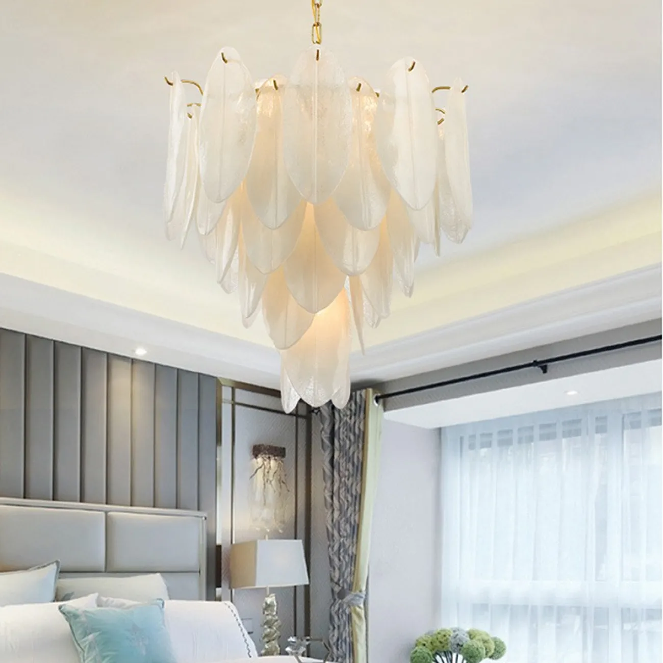 Стеклянная люстра в современном стиле BLOMST