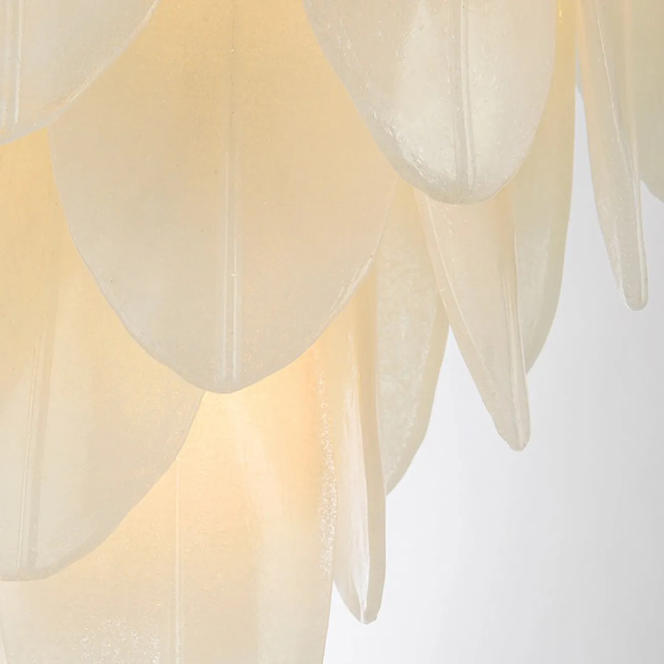 Стеклянная люстра в современном стиле BLOMST