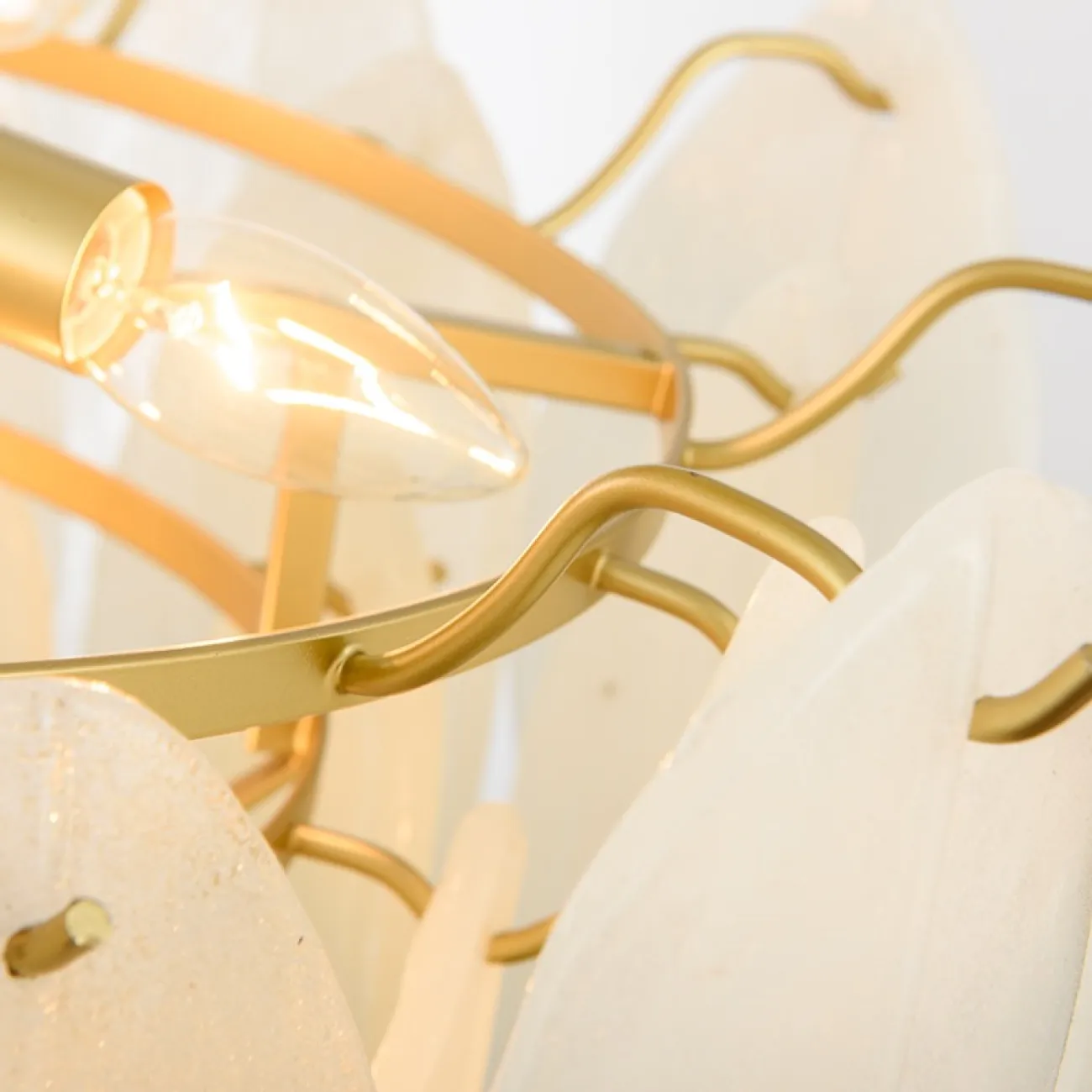 Стеклянная люстра в современном стиле BLOMST