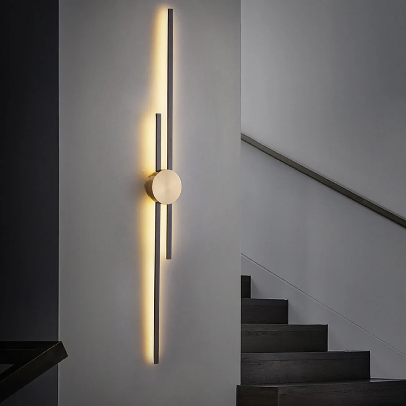 Серия настенных светодиодных светильников в виде композиции из трех разноуровневых светящихся стержней GULL B H94 Brass от ImperiumLoft