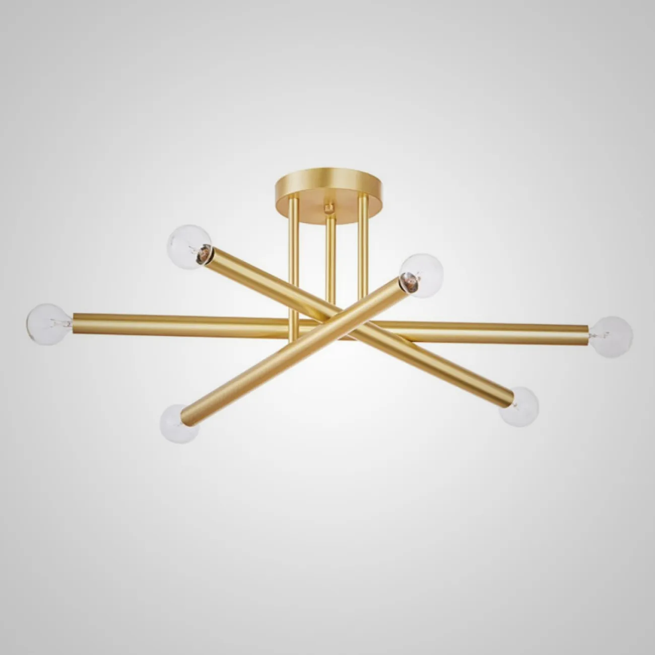 Люстра Spike с уникальным трубчатым асимметричным дизайном каркаса, заканчивающимся источниками света с обоих концов.