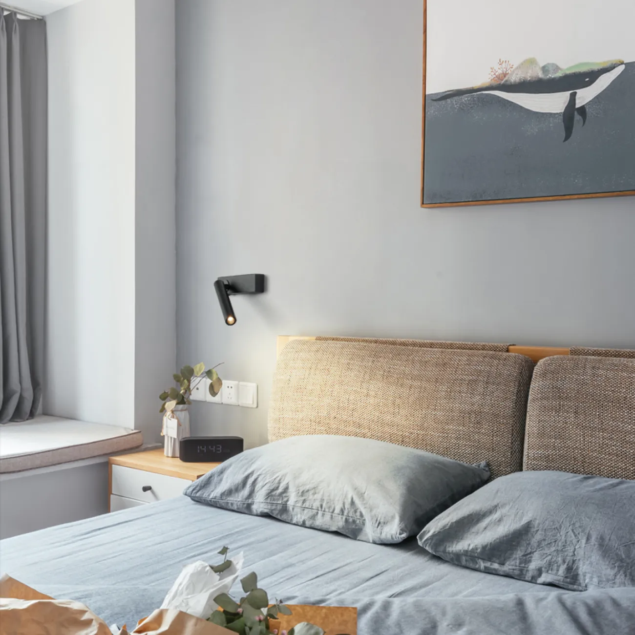 Серия настенных светодиодных светильников с вытянутым цилиндрическим плафоном на прямоугольном креплении с выключателем OLINN Left White