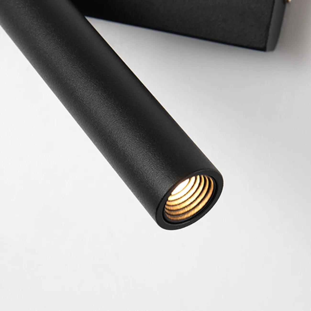 Серия настенных светодиодных светильников с вытянутым цилиндрическим плафоном на прямоугольном креплении с выключателем OLINN Left White