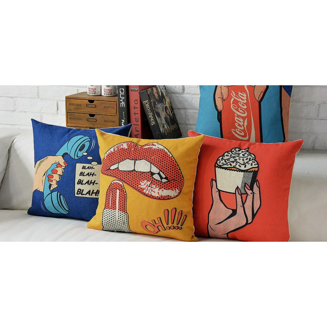 Декоративная подушка Blah-blah-blah от LaLume