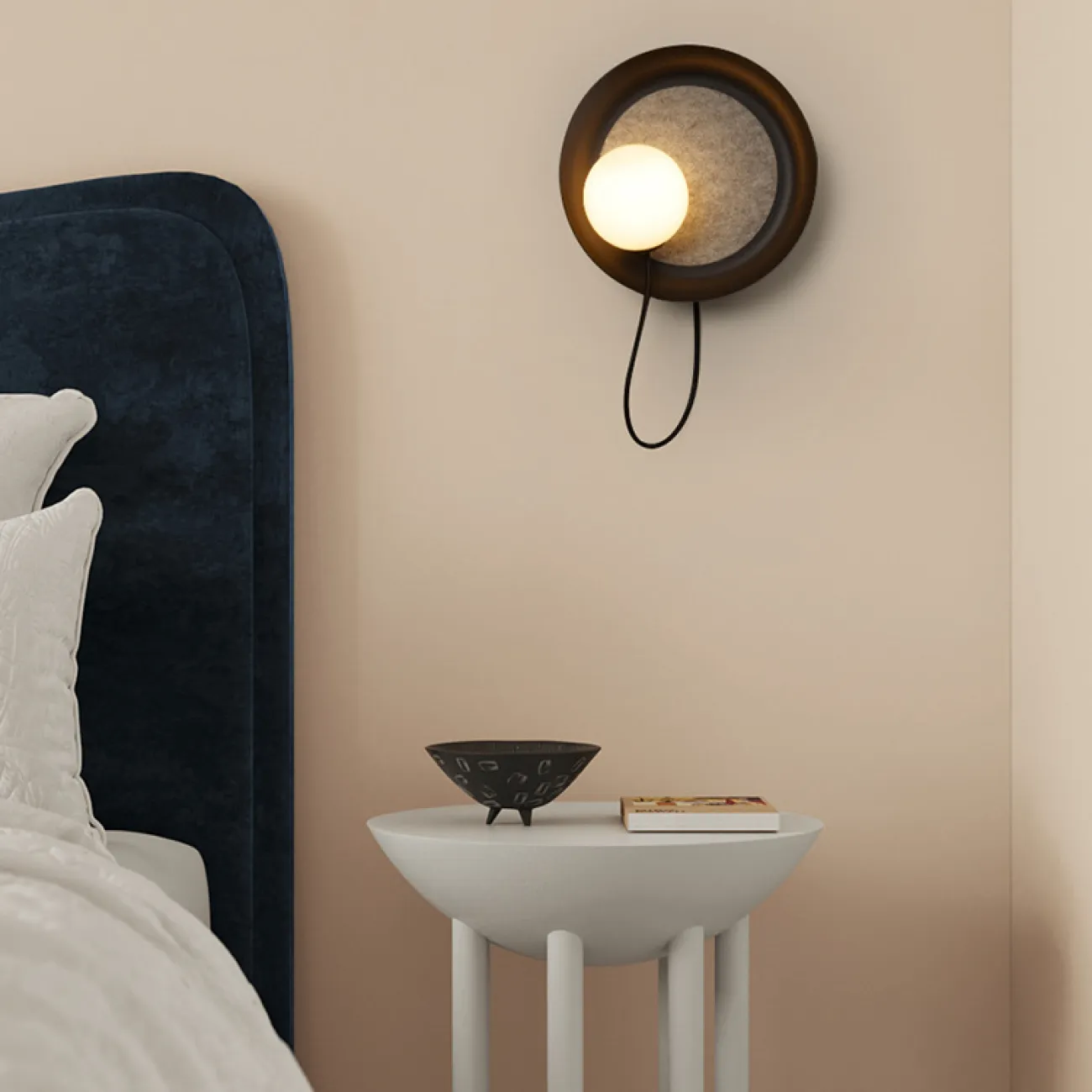 Серия настенных светильников с белыми магнитными шарообразными плафонами с дисковидным рассеивателем MARGOTT WALL D25 Black