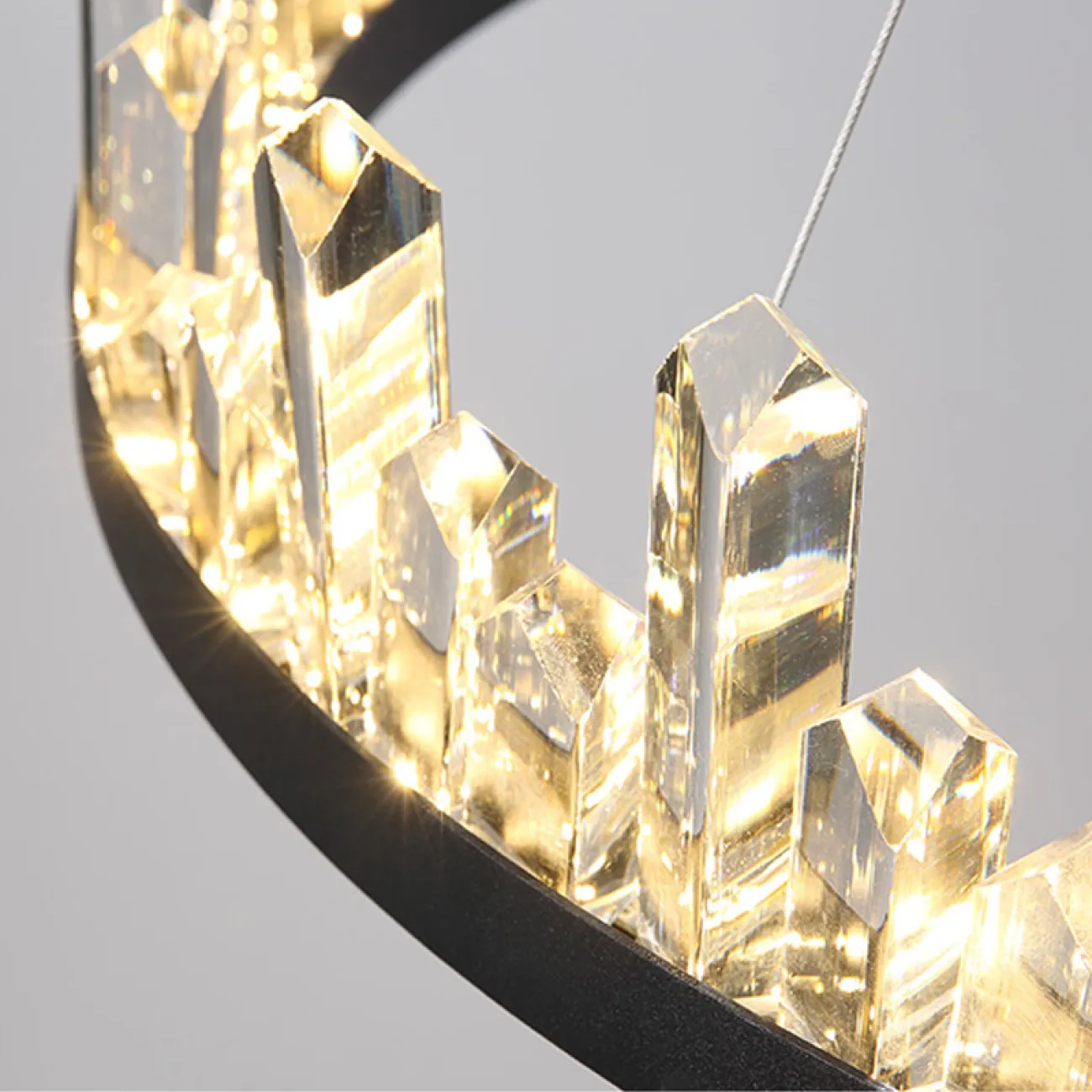 Люстра с кольцевым каркасом QUARTZ от ImperiumLoft