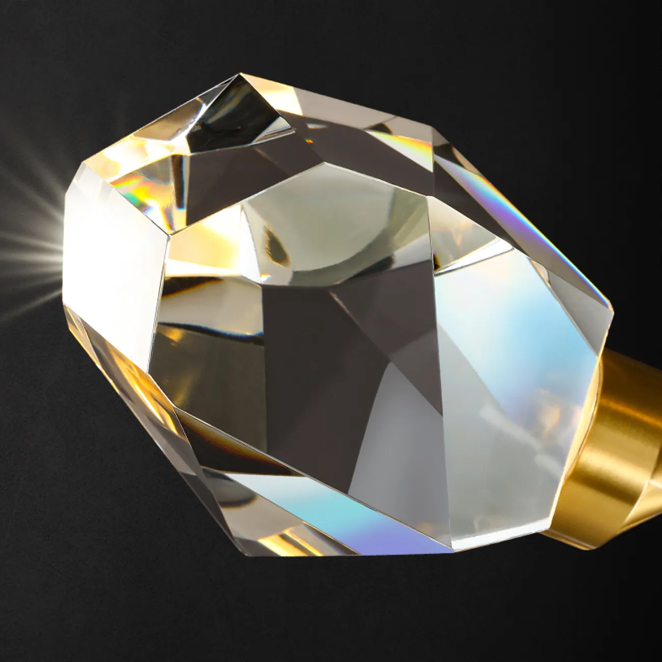 Серия настенных светодиодных светильников с хрустальными рассеивателями в форме кристаллов на изогнутых рожках CRISTEL C WALL L23 Right Brass