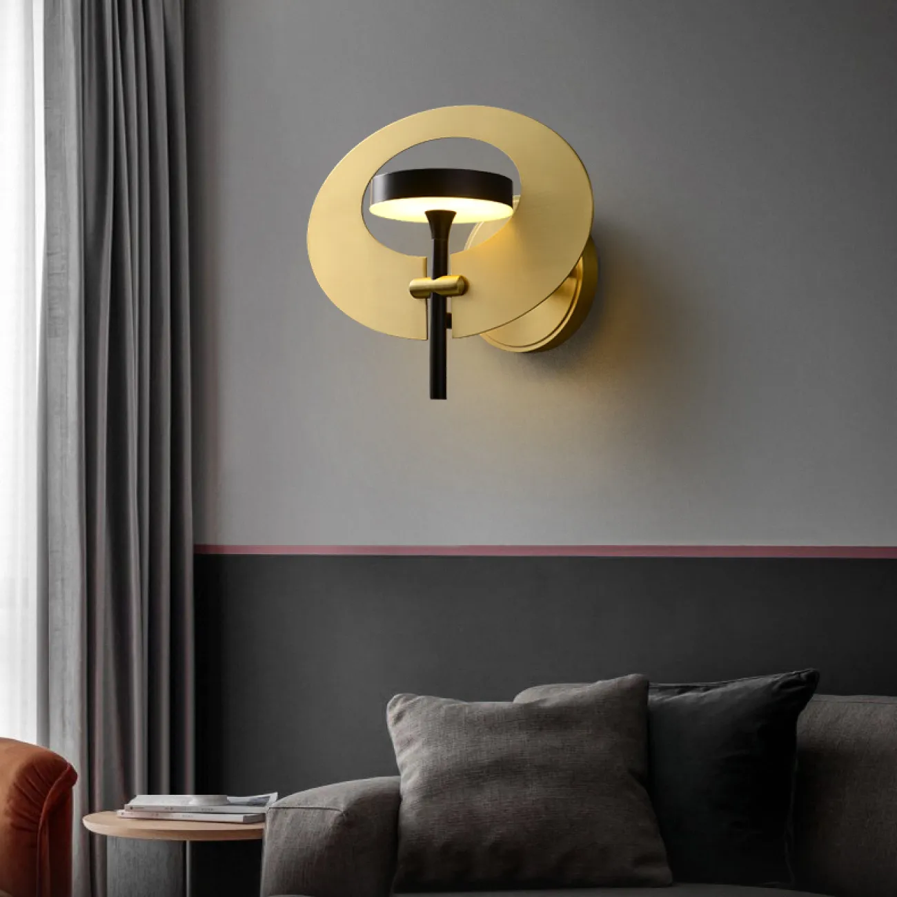 Настенный светодиодный светильник в виде комбинации круглого плафона на рожке и дисковидного рассеивателя INGARA WALL