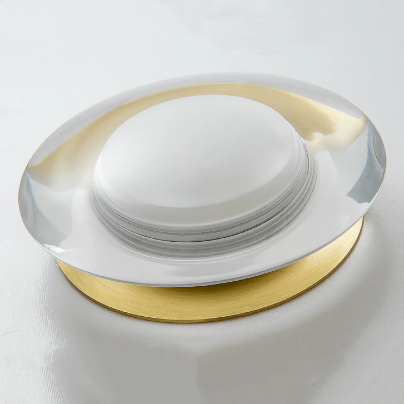 Встраиваемый светодиодный светильник с белым матовым плафоном круглой формы и дисковидным рассеивателем  LIS 3000К 7W