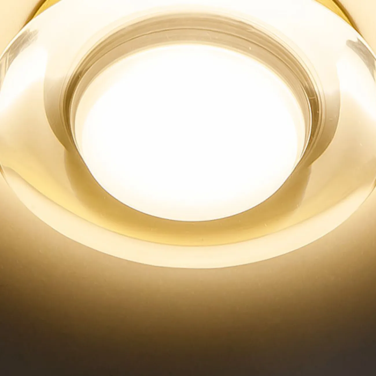 Встраиваемый светодиодный светильник с белым матовым плафоном круглой формы и дисковидным рассеивателем  LIS 3000К 7W