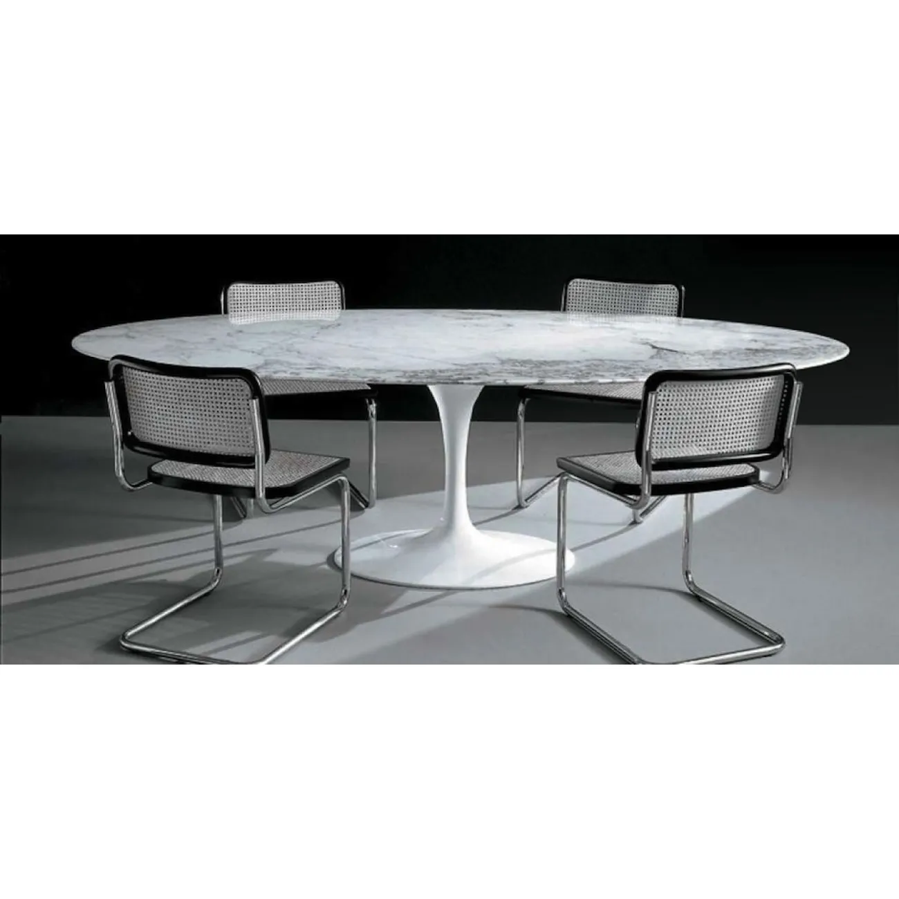 Стол Oval Tulip designed by Eero Saarinen  in 1956 от LaLume