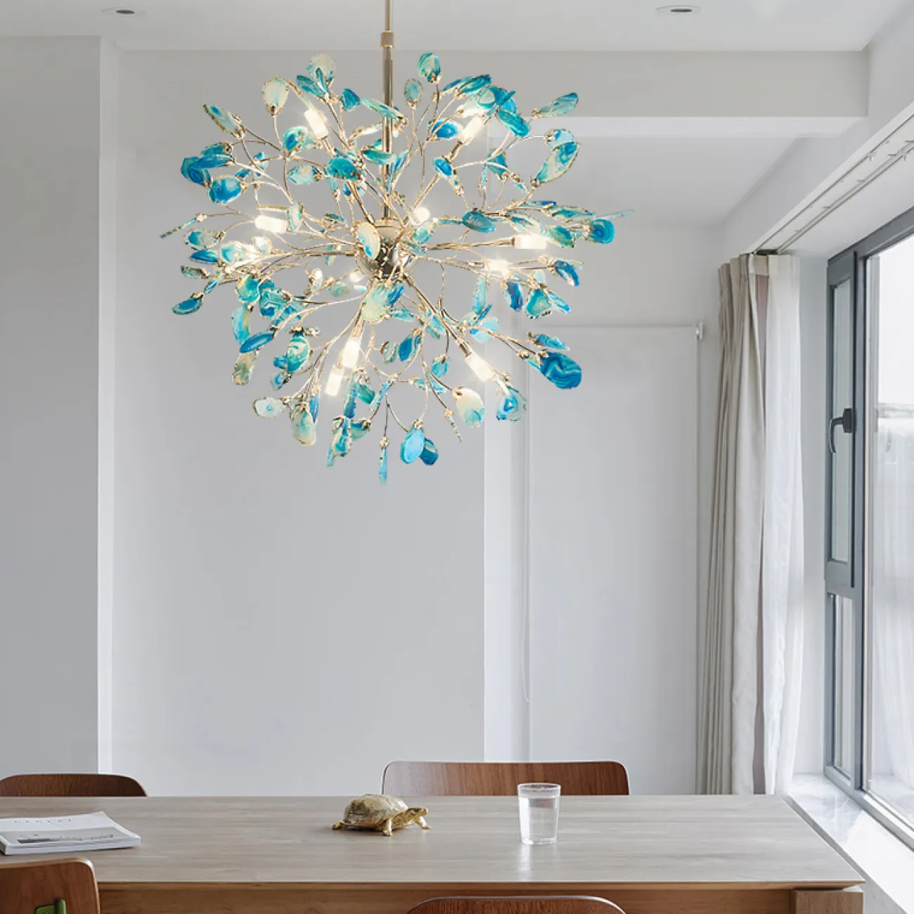 Люстра в стиле постмодерн из натурального агата