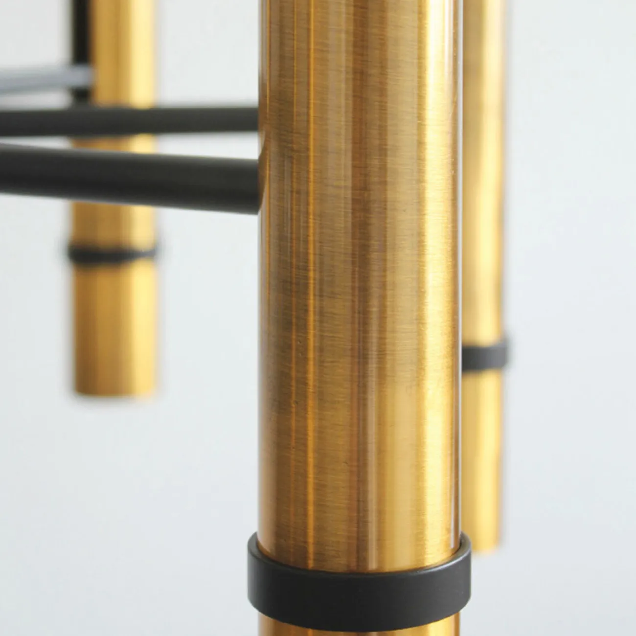 Люстра на штанге REACT D54 от ImperiumLoft Люстра на штанге REACT D54 от ImperiumLoft