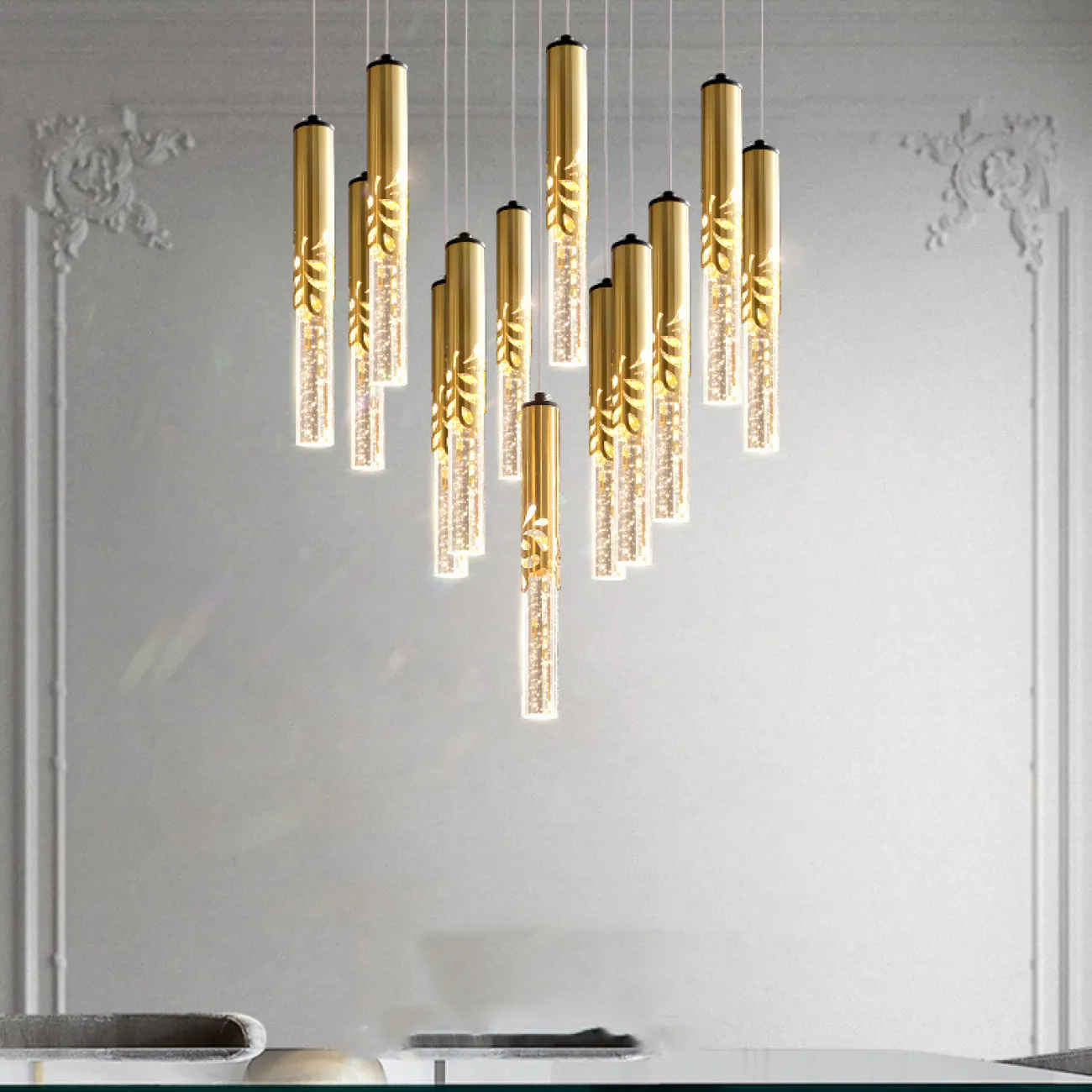 Готовая комбинация подвесных светодиодных светильников с хрустальными рассеивателями в цилиндрическом корпусе с орнаментом JUSTIN MORE