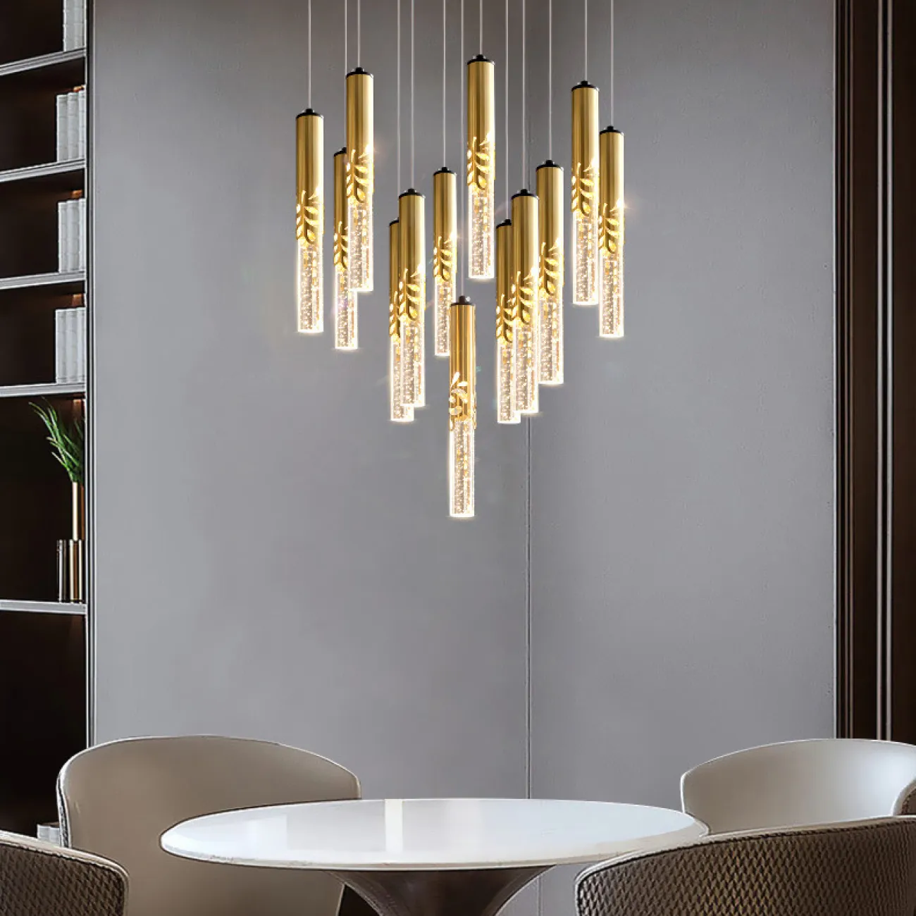 Готовая комбинация подвесных светодиодных светильников с хрустальными рассеивателями в цилиндрическом корпусе с орнаментом JUSTIN MORE