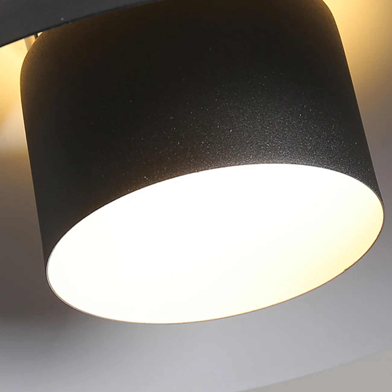 Минималистичный светильник-подвес в скандинавском стиле