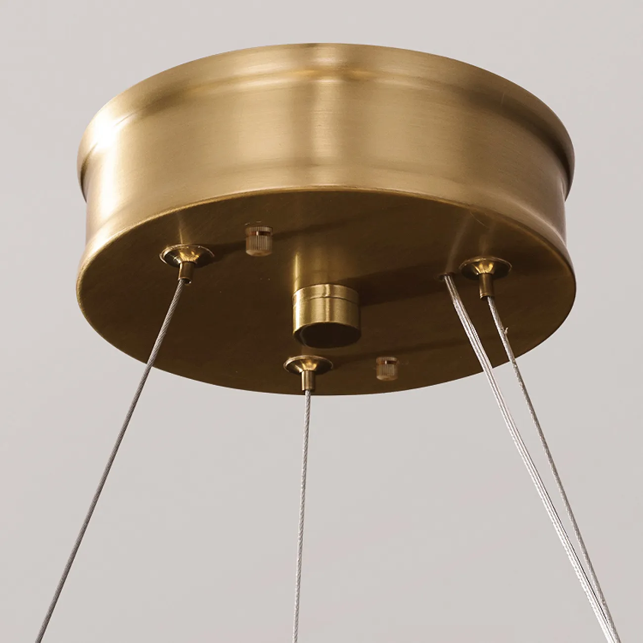 Светодиодная люстра с кольцевым каркасом SELVI B D70 от ImperiumLoft