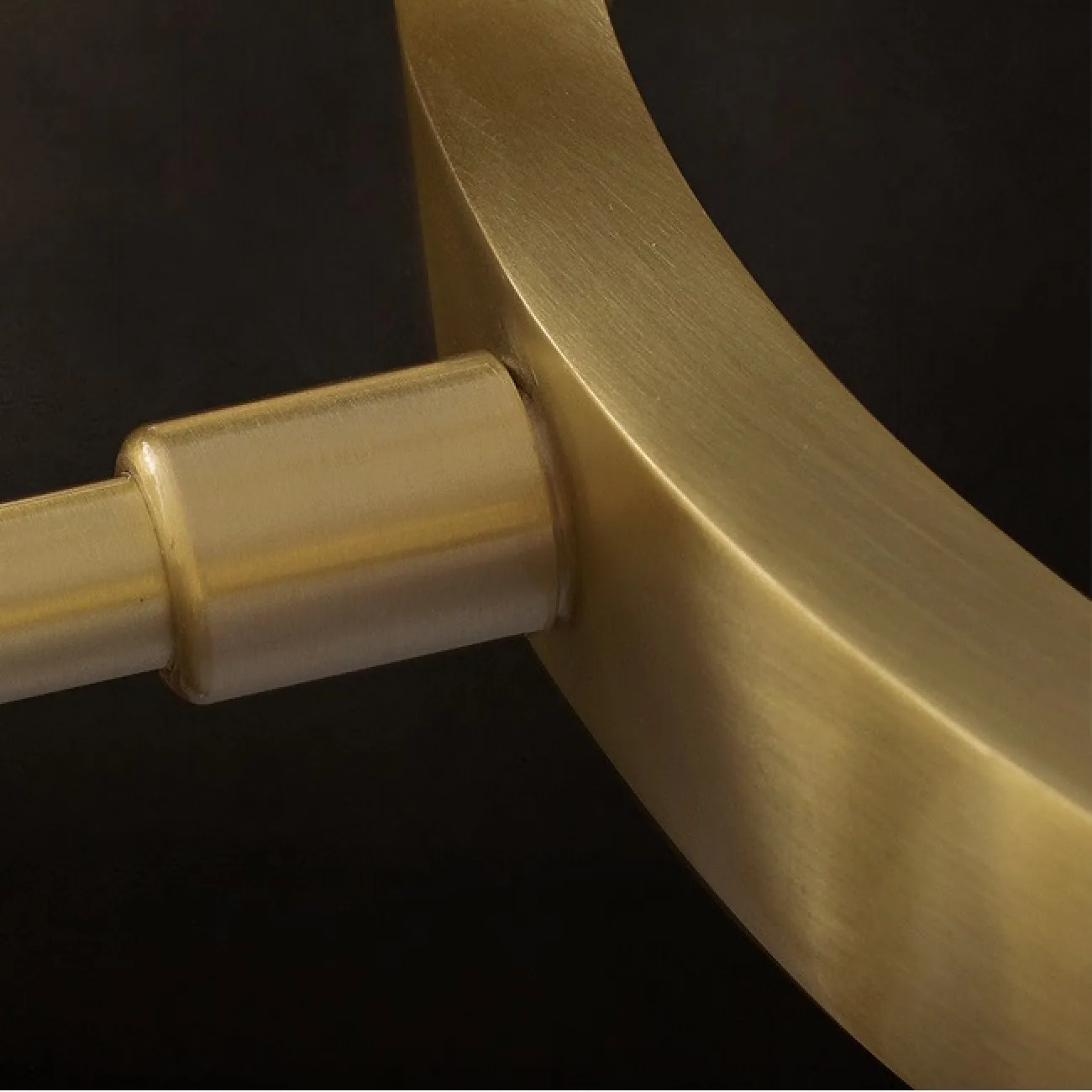 Светодиодная люстра с кольцевым каркасом SELVI B D70 от ImperiumLoft