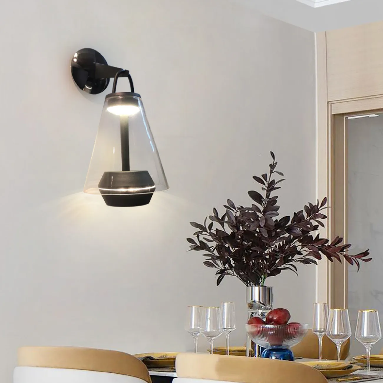 Серия настенных светодиодных светильников c точечными источниками в стеклянном корпусе в форме конуса GUDNI WALL Black