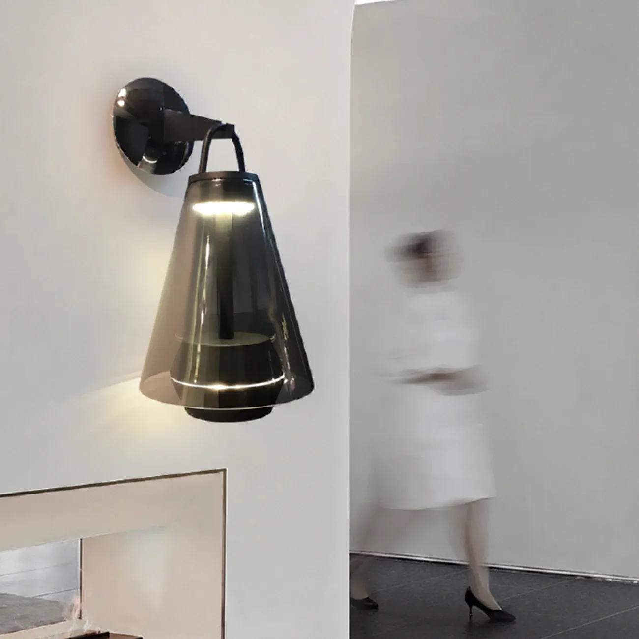 Серия настенных светодиодных светильников c точечными источниками в стеклянном корпусе в форме конуса GUDNI WALL Black