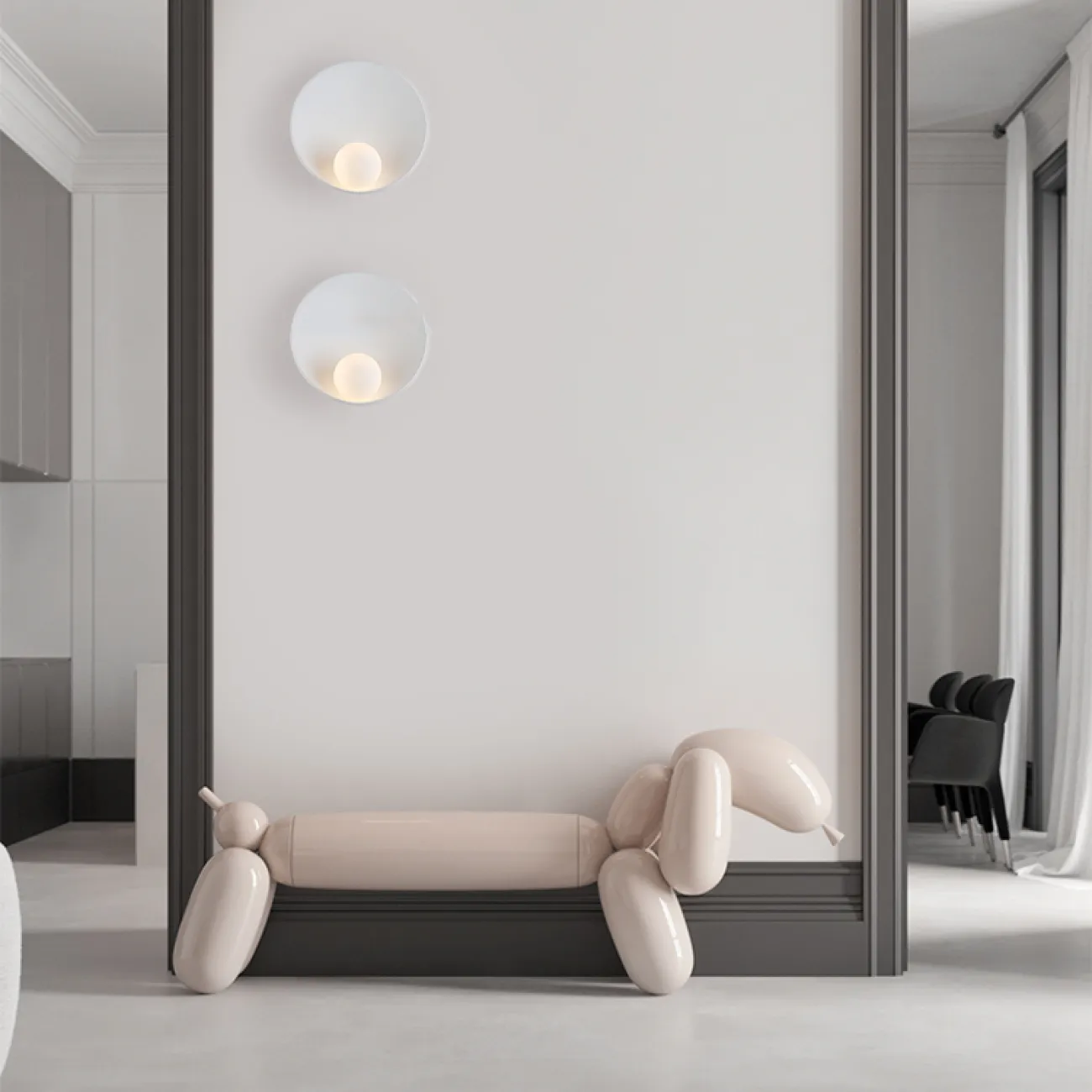 Дизайнерский настенный светильник с матовым шарообразным плафоном из стекла на белом дисковидном основании SESSEL