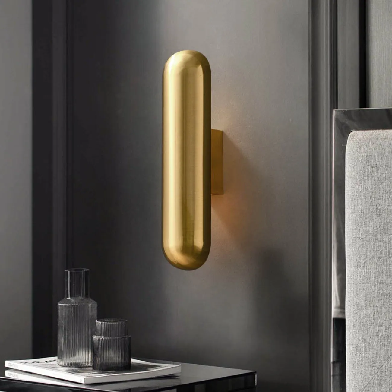 Серия настенных светодиодных светильников с глянцевым металлическим плафоном цилиндрической формы FIA Brass