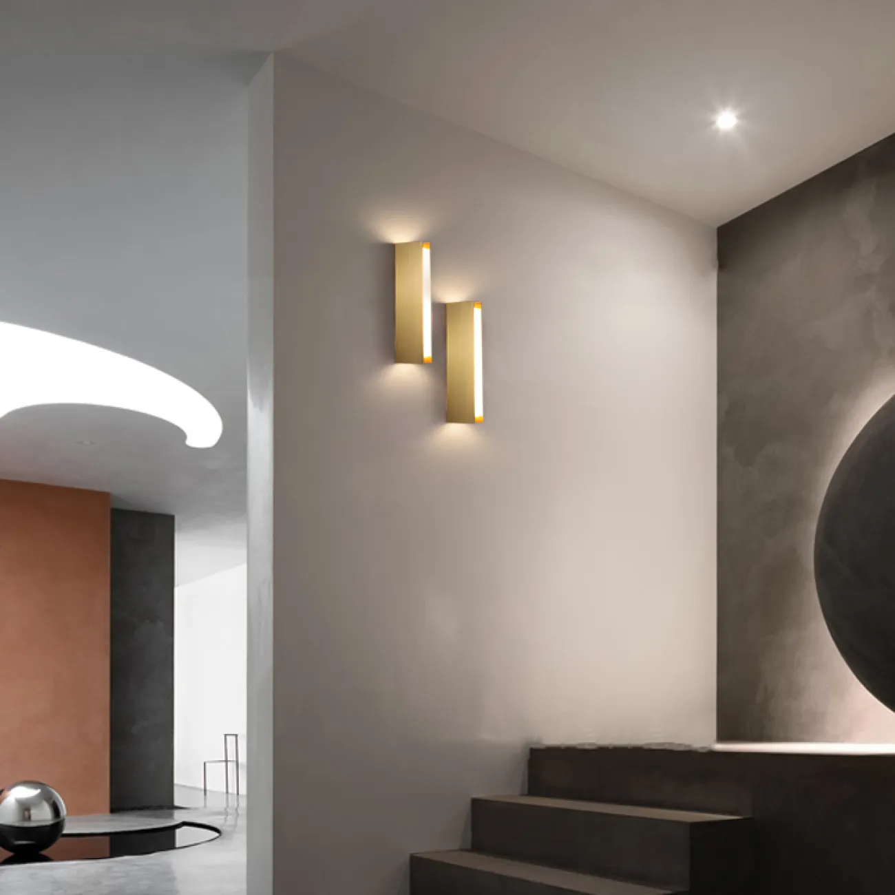 Серия настенных светодиодных светильников с прямоугольной LED-панелью в металлическом корпусе цвета латунь KANNY H100