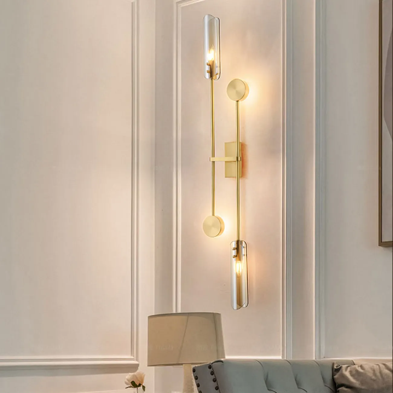 Серия настенных светильников со стеклянными плафонами и круглыми спотами на двух вертикальных штангах ANDREAS Black Cognac