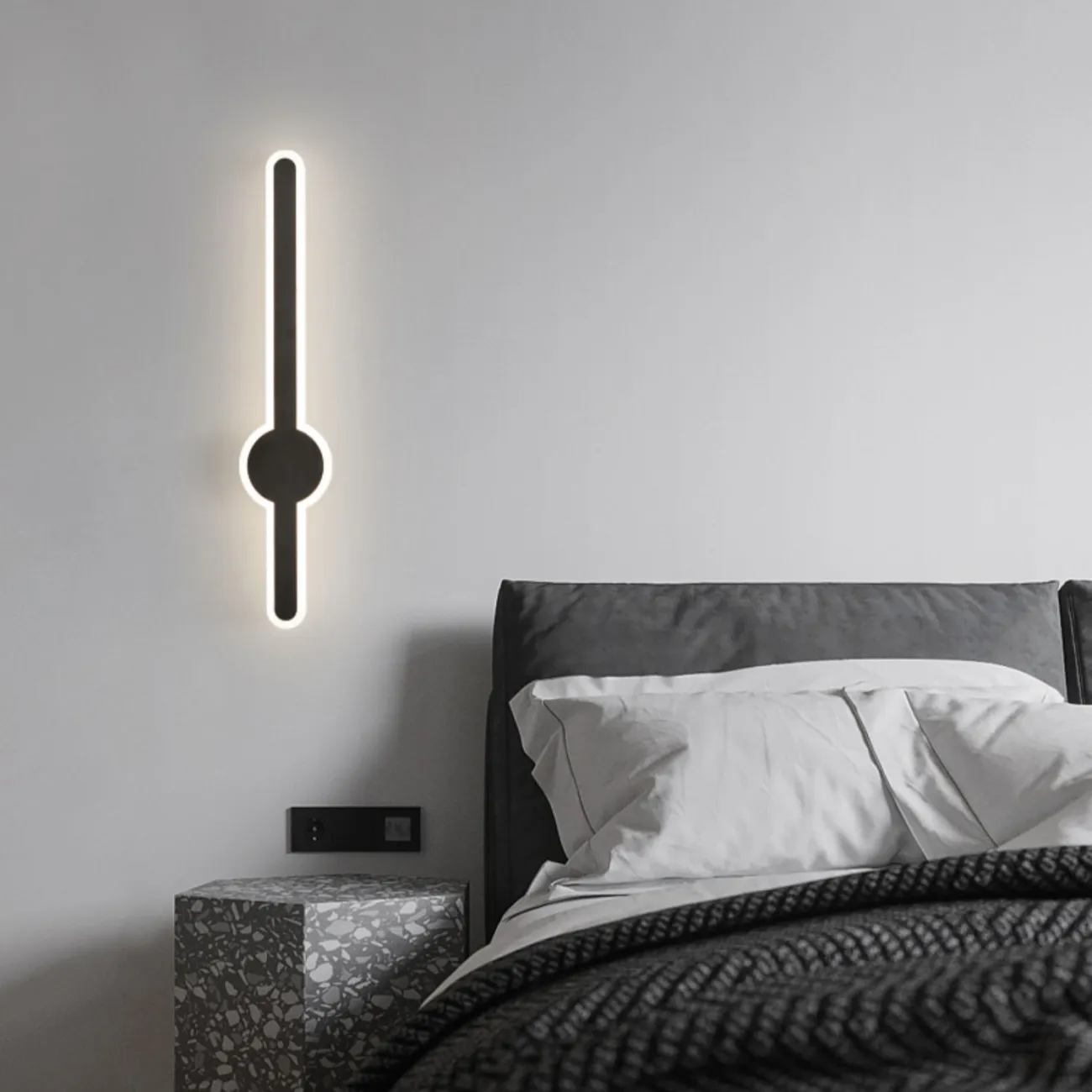 Серия настенных светодиодных светильников с вытянутым прямоугольным корпусом ACHIM H102 Brass