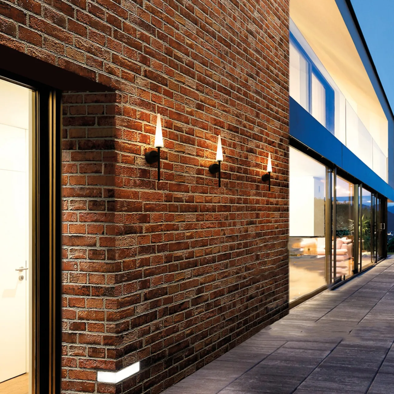 Серия настенных светодиодных светильников с белыми разнотипными плафонами конической формы на черном креплении ADORA A