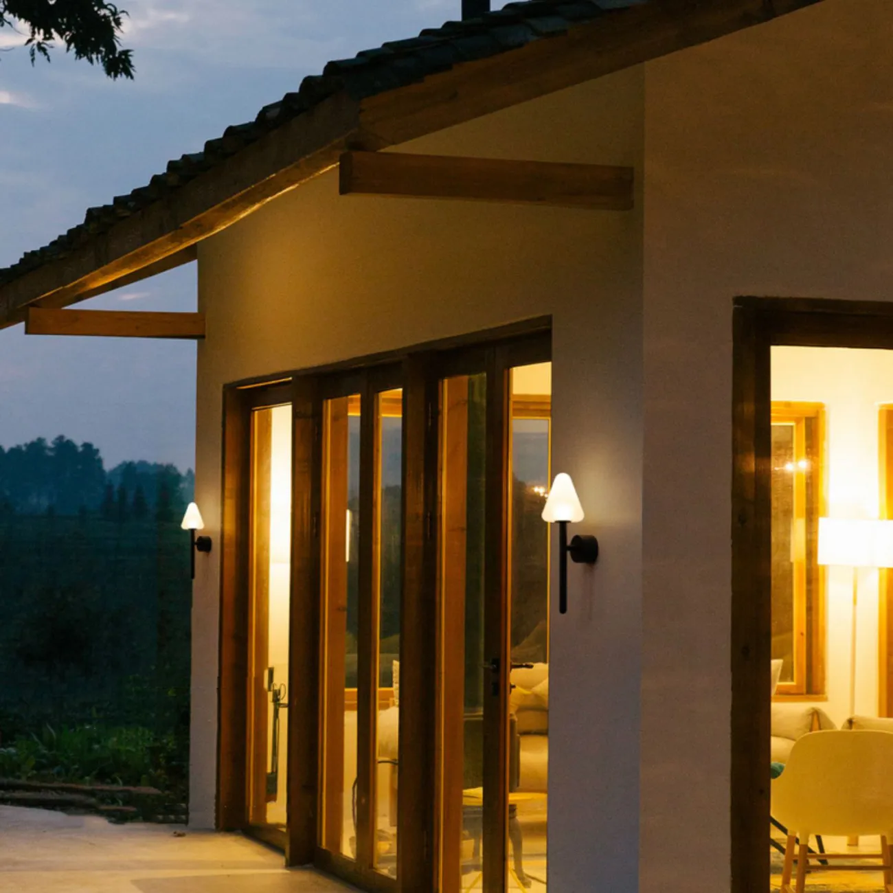 Серия настенных светодиодных светильников с белыми разнотипными плафонами конической формы на черном креплении ADORA A