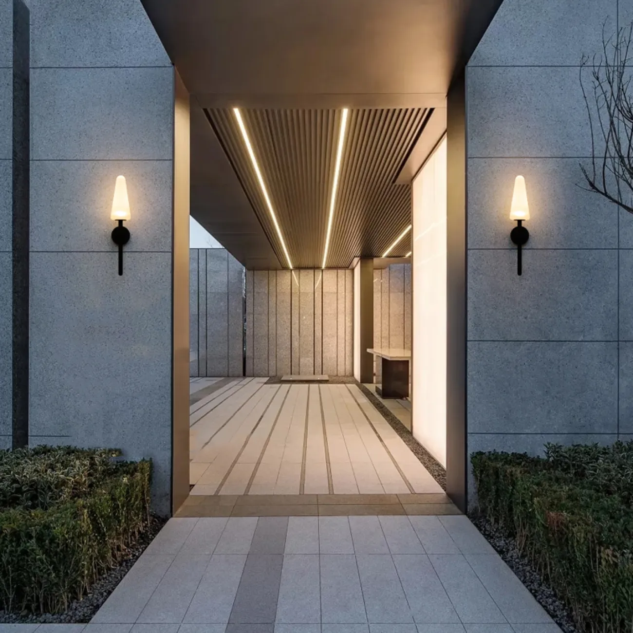 Серия настенных светодиодных светильников с белыми разнотипными плафонами конической формы на черном креплении ADORA A