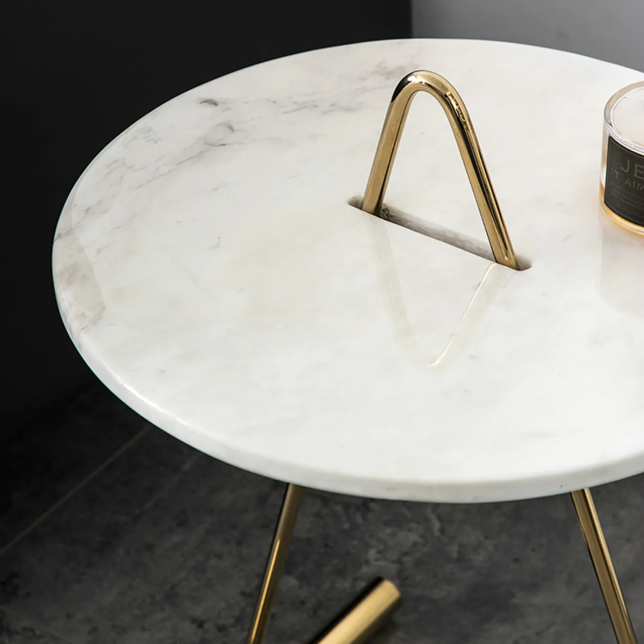 Дизайнерский журнальный столик LaLume-AP00280