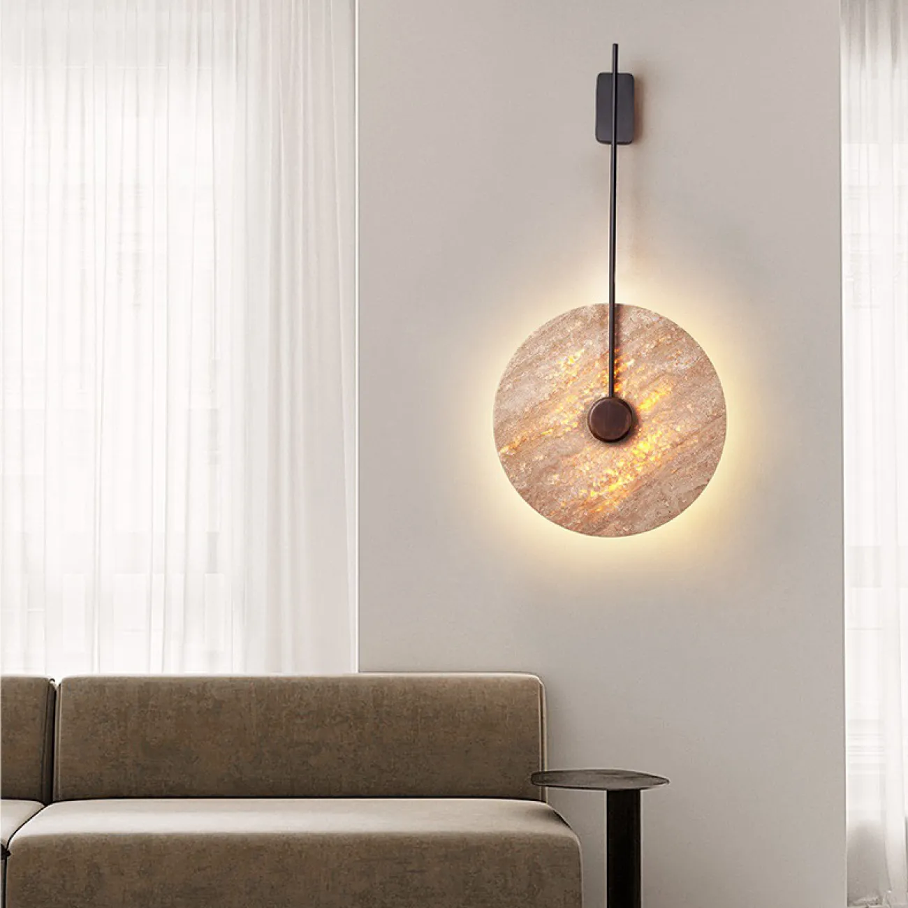 Настенный светодиодный светильник с плоским дисковидным рассеивателем с каменной текстурой и деревянным центром JOAR D30 Brass