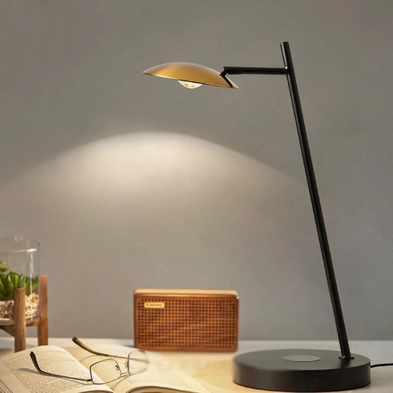 Настольная лампа STRIKE TAB от ImperiumLoft